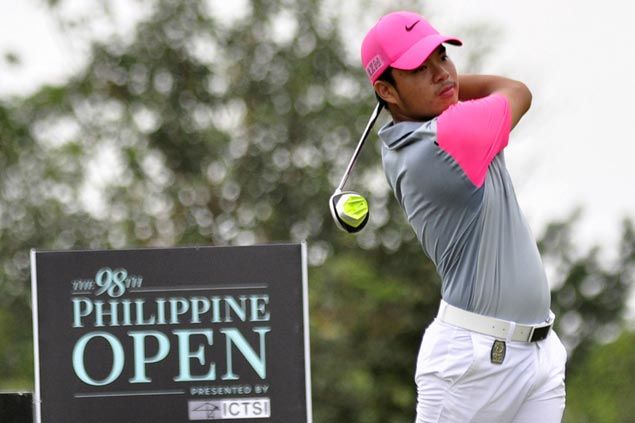 Lindsay Renolds keeps one-stroke lead as Miguel Tabuena slips to third with one round to play in rainy Philippine Open