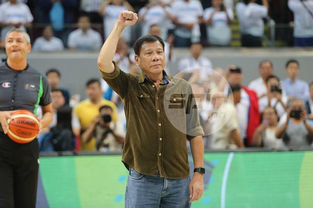 Duterte makes ceremonial toss for Gilas Pilipinas-France match in Fiba OQT Manila