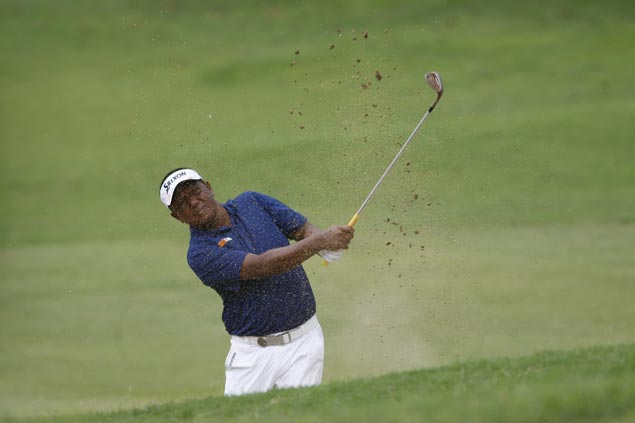 Tony Lascuna, Miguel Tabuena six strokes off pace with 18 holes to play at Southwoods