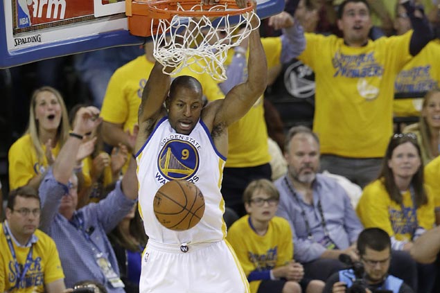 Iguodala, Livingston carry Warriors over Cavs in Game 1 despite rare off-night from Splash Bros