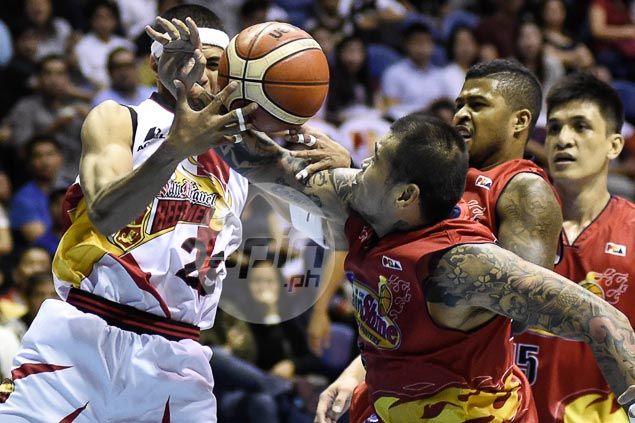 Fajardo gets plenty of support as San Miguel rolls past Rain or Shine to tie series at 2-all