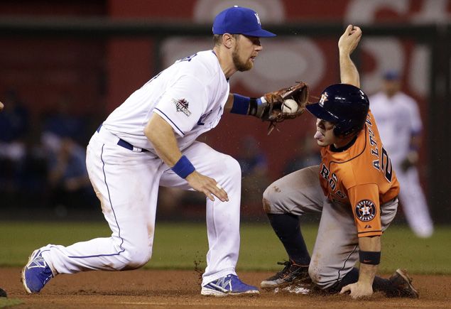 Rain delay no dampener as Collin McHugh leads Astros past Royals in opener