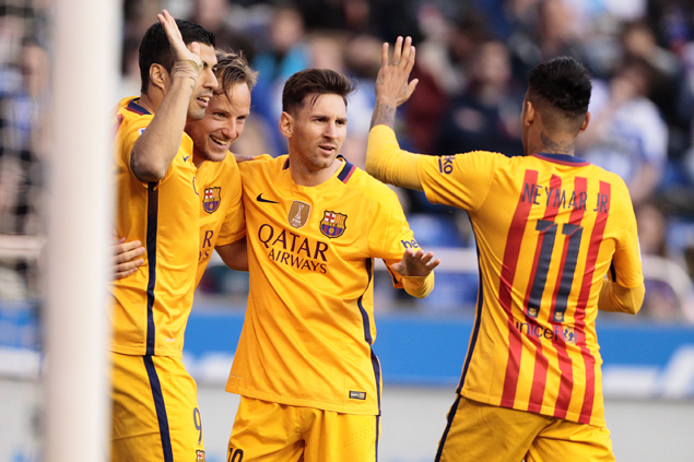 Barca revives Primera Liga title quest with eight-goal romp over Deportivo