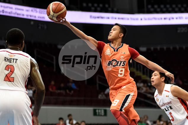Meralco snaps out of slump, waylays Blackwater behind Onuaku, Amer heroics