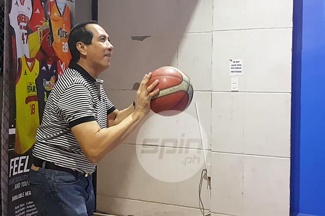 Bogs Adornado makes shot after shot to remind people how great a shooter he was. WATCH
