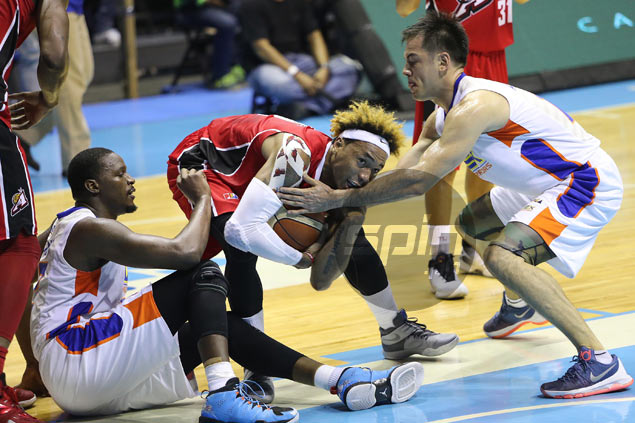 Alaska holds off NLEX to move up to ideal position entering PBA knockout round