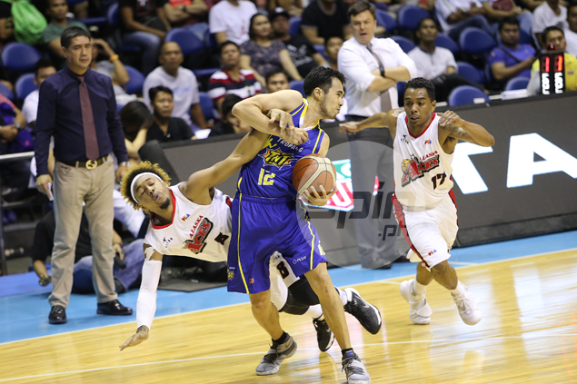 Alaska must keep feeding off energy of 'game-changer' Abueva, says import Rob Dozier