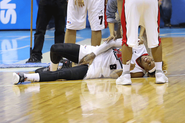 Calvin Abueva quick to allay injury fears after awkward slip: 'Pwede na ...