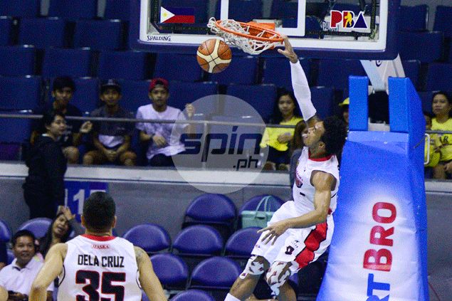 Alaska boosts bid for outright semifinals berth by taming hard-figthing Barako Bull