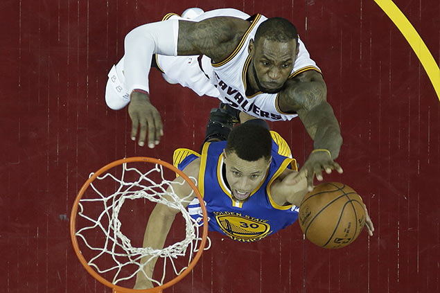 Warriors coach Kerr rues three fouls called on Steph Curry were 'absolutely ridiculous'