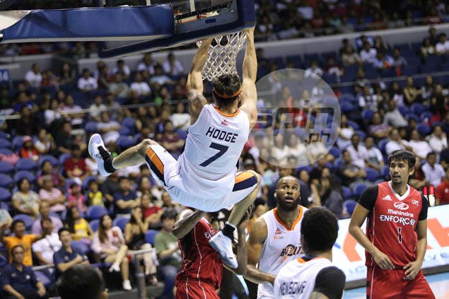 Meralco avoids upset ax vs Mahindra as Hodge, Alapag lead telling finishing kick