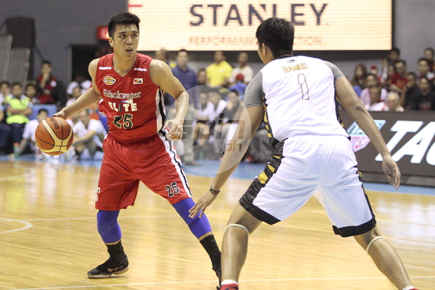 Blackwater rookie Art dela Cruz finds shooting stroke on '(He)Art's Day