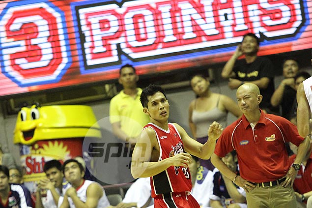 'Elbowing incident' a thing of the past as Hontiveros, Guiao meet again in playoff stage