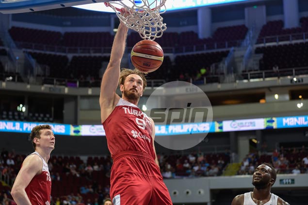 Ataman not pleased with sloppy Turkey's win despite big game from twin towers Asik, Erden
