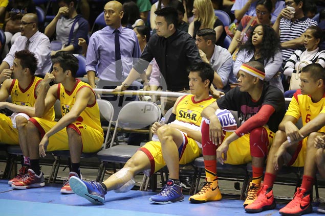 Star Hotshots hold breath as in-form James Yap suffers right calf strain