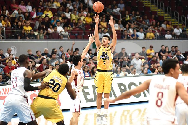 UST Tigers lean on double-double from Kevin Ferrer to beat UP Maroons