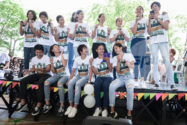 La Salle Lady Spikers feel the love from fans in well-attended meet-and-greet event