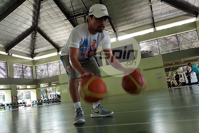 Manny Pacquiao displays fine form in early conditioning training for ...