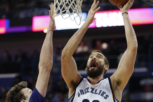 Grizzlies put away depleted but pesky Pelicans in fourth to stretch win run to four