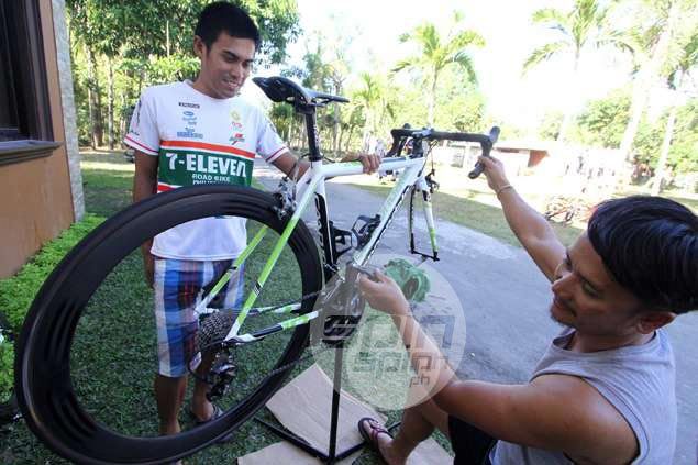 Three champions, 15 teams, 75 riders in total line up as Le Tour de Filipinas fires off in Balanga