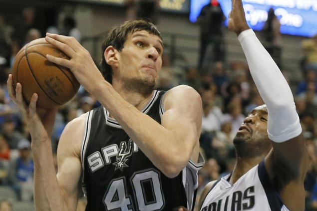 Reserves lead Spurs sans starters to rally past Mavericks in regular season finale
