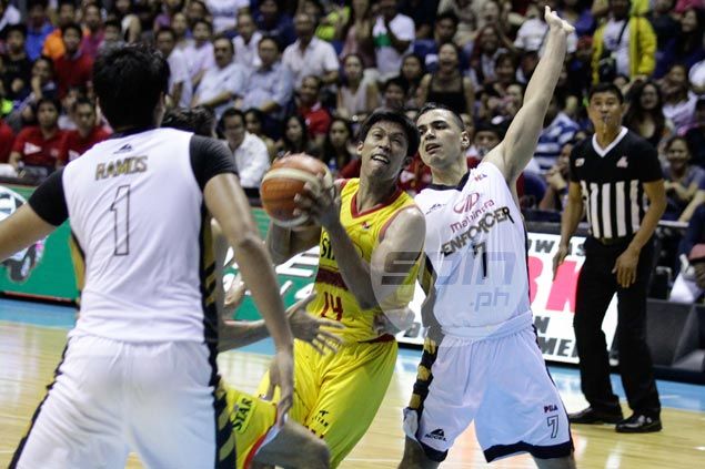 Marc Barroca, Alex Mallari combine to end Mahindra threat, pump life into Star hopes