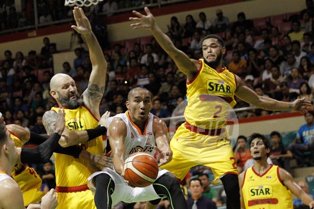 Meralco holds ground with solid defense, sends Star Hotshots crashing