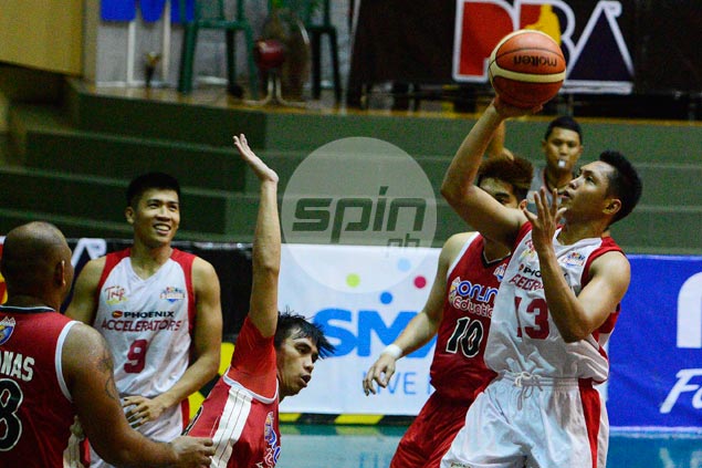 Mike Tolomia steps up in Belo, Pogoy absence, leads unbeaten Phoenix past AMA