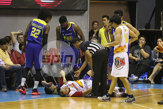 Paul Lee hoping collision with Ryan Reyes didn't aggravate injury to left knee