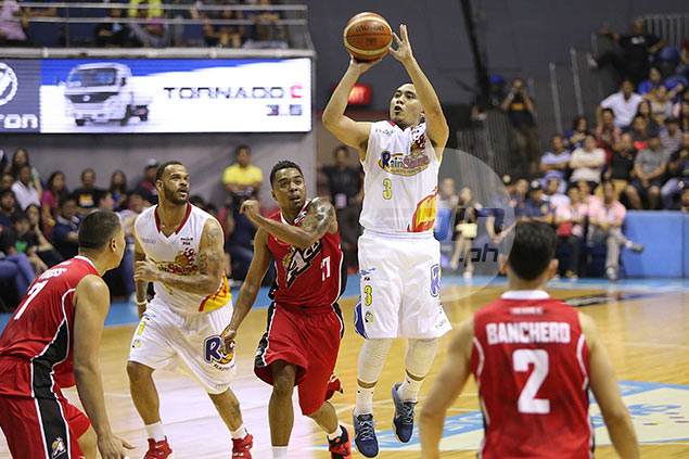 Rain or Shine takes Game One against Alaska as Paul Lee rediscovers top form