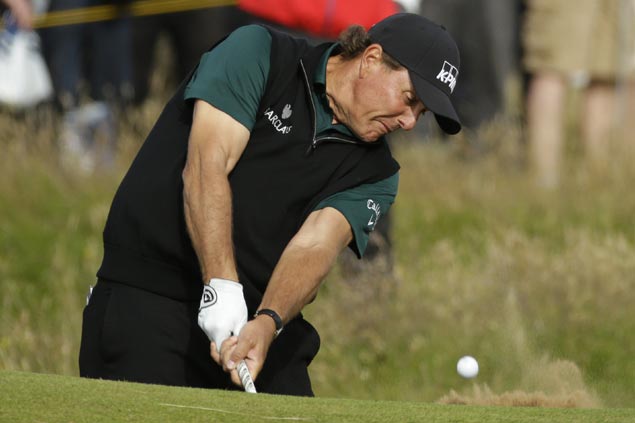 Phil Mickelson flirts with elusive 62, shoots record-tying 63 in first round of British Open