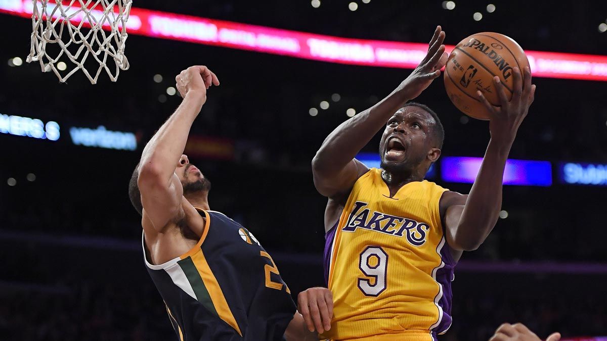 Bulls sign Luol Deng, who retires from NBA after 15 seasons