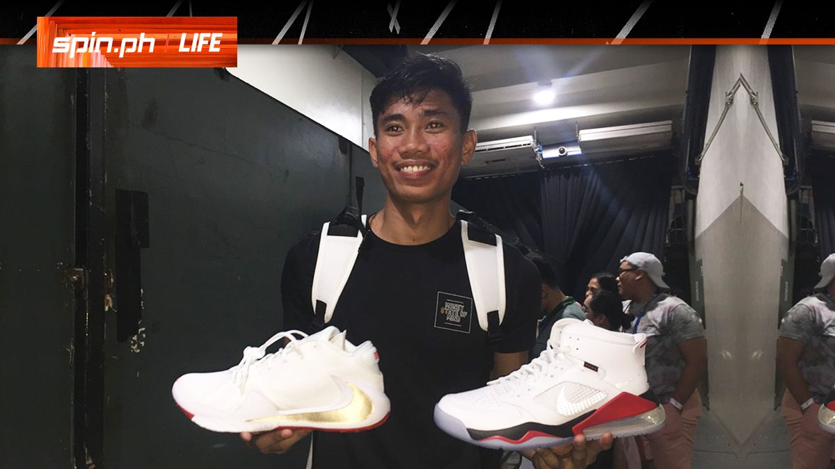 Ravena keeps promise gifts UST rising star Abundo pair of shoes