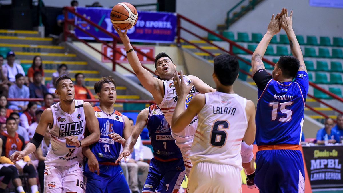 Buenafe clutch as Bicol nips QC to stay in MPBL South playoff race