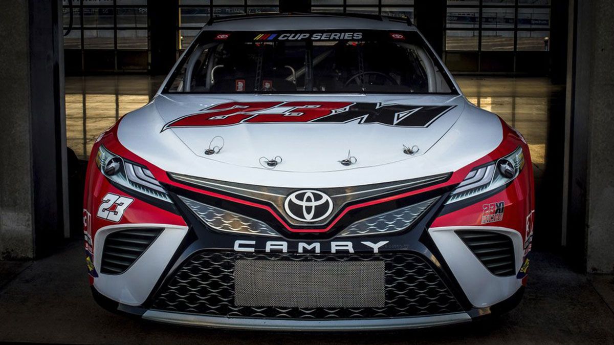 Toyota Camry da Nascar aparece à venda no Facebook (mas é só para track  days) - Motor Show