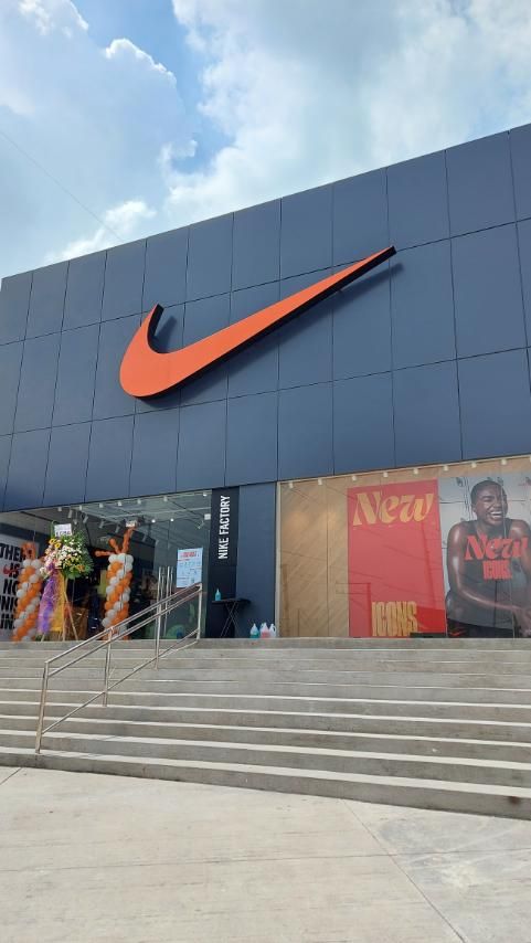 Nike Factory Store new Valenzuela 