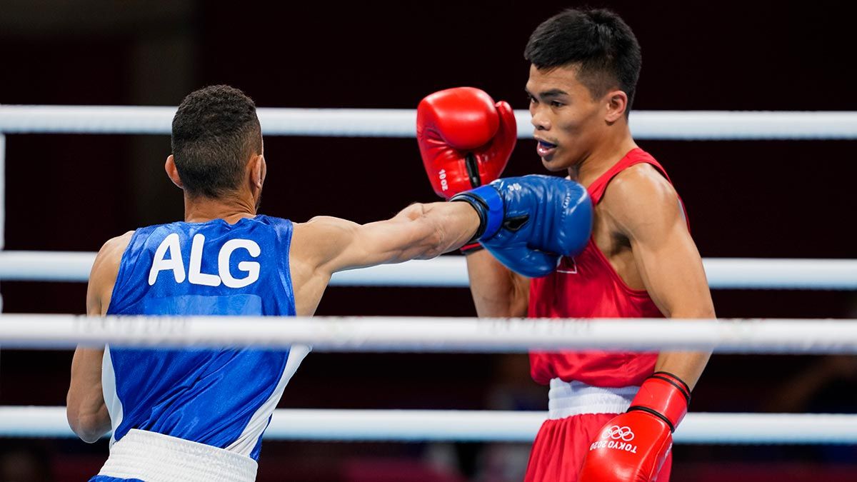 Carlo Paalam fights in the Tokyo Olympics