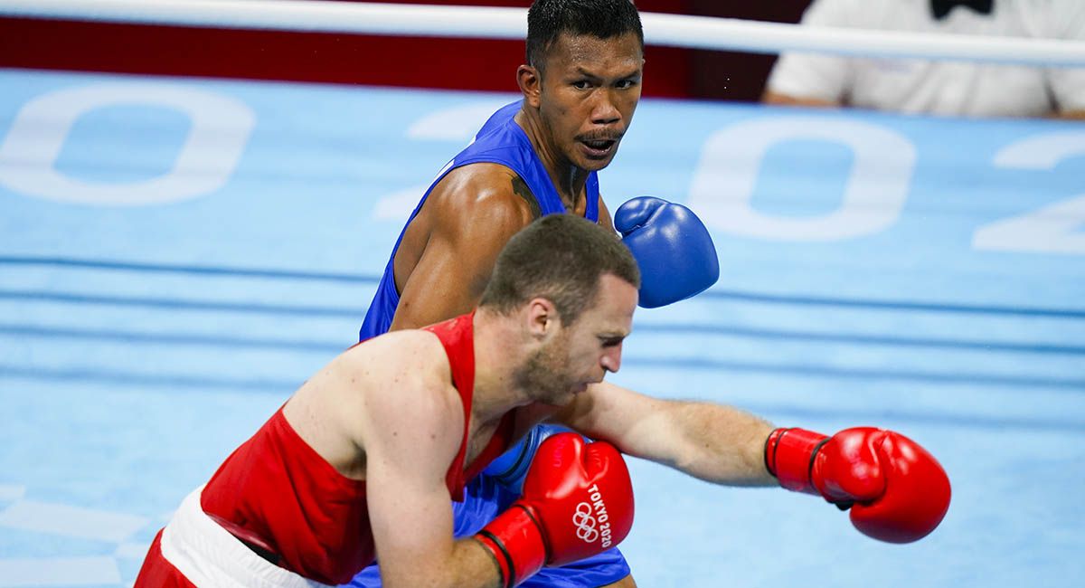 Eumir Marcial representing the Philippines versus Darchinyan of Armenia in Olympics