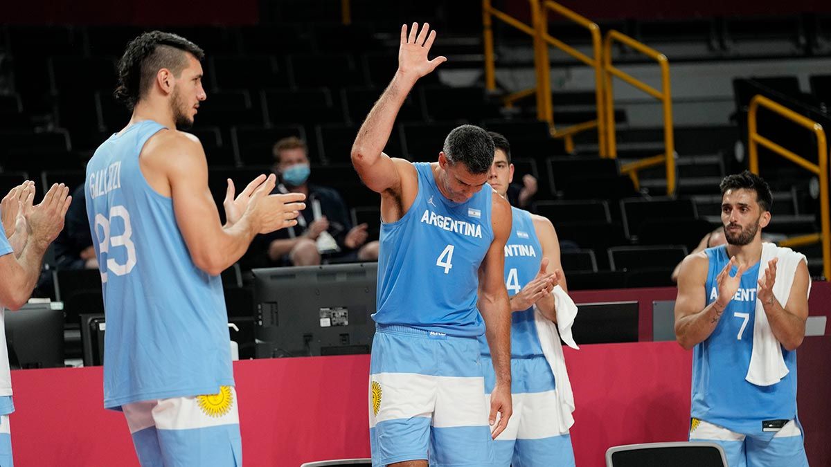 An emotional Luis Scola at the last few minutes of their match against Australia in Tokyo 2020 
