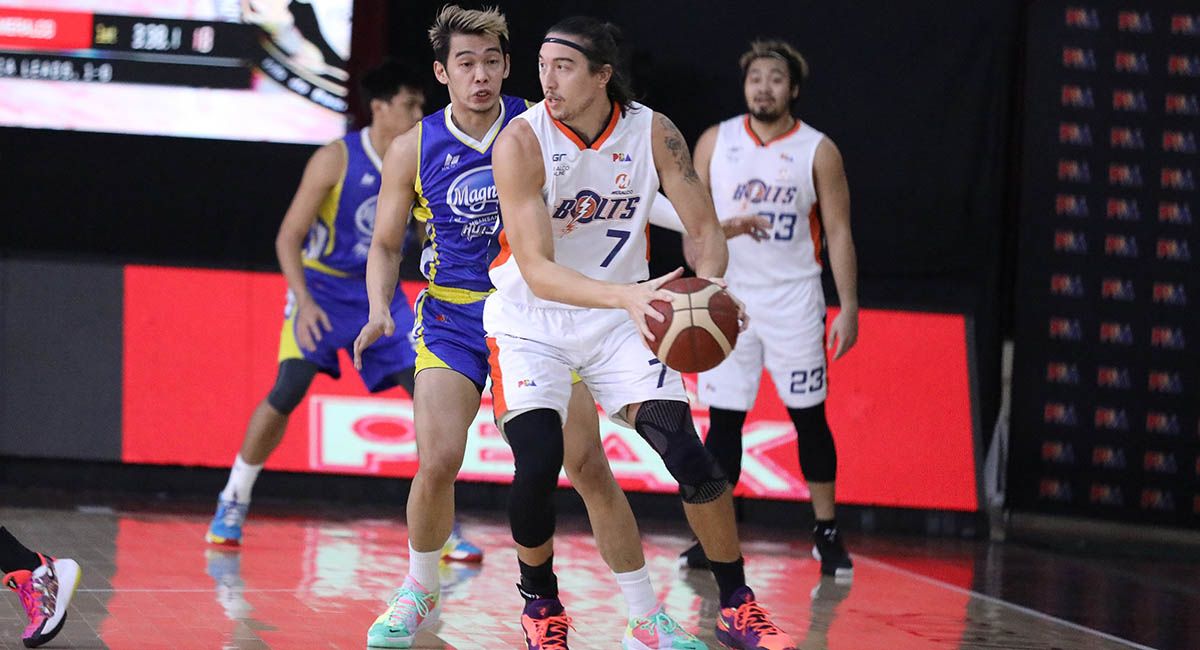 Meralco big man Cliff Hodge in action against Magnolia in Game Two.