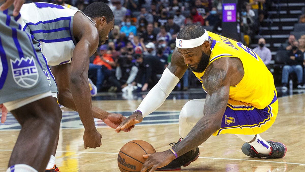 LeBron James loose ball Lakers vs Kings preseason