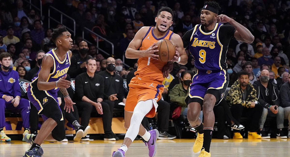 Devin Booker goes for a drive against the Lakers. 