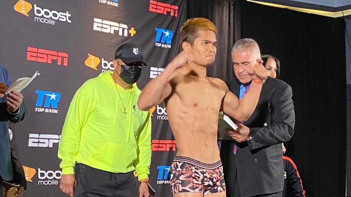Jonas Sultan weigh-in vs Carlos Caraballo 