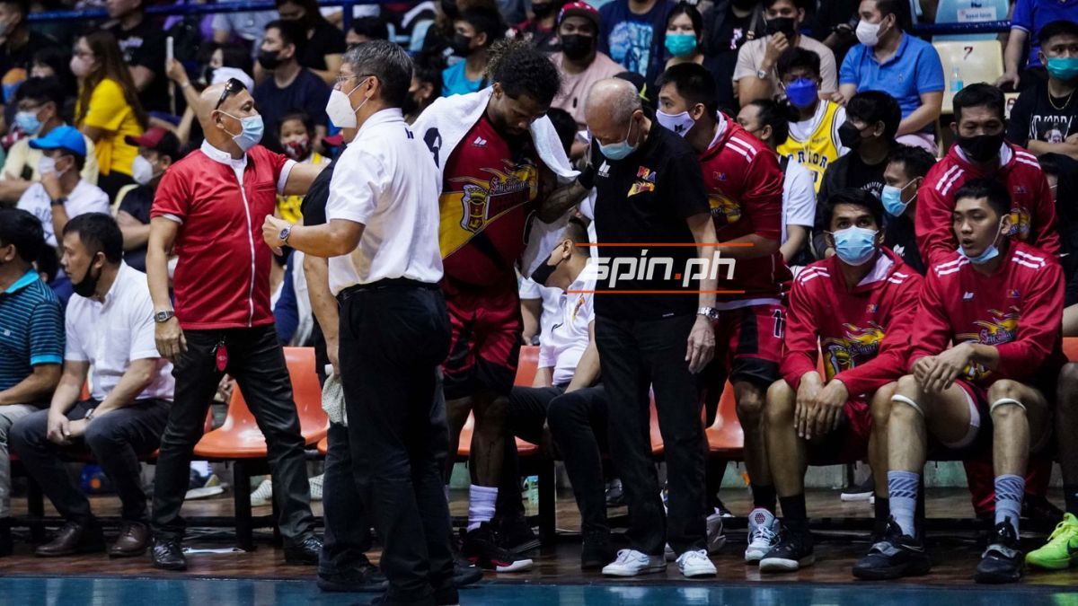 Chris Ross is assisted back to the SMB bench after suffering a knee injury.