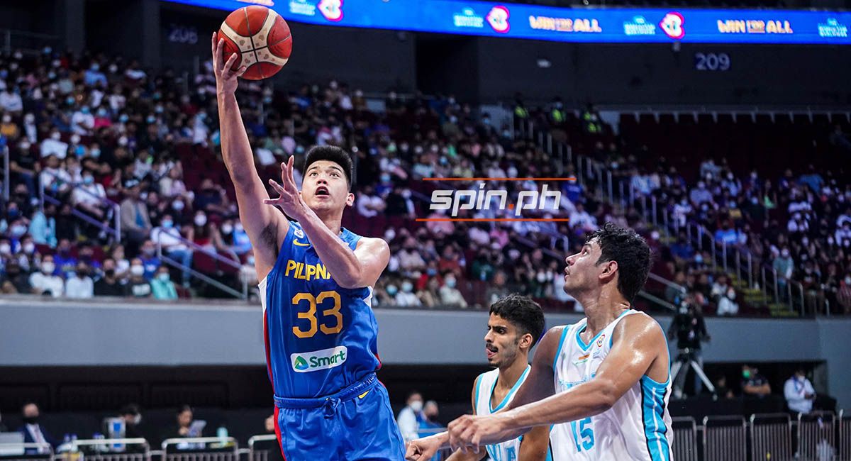 Gilas' great Carl Tamayo scores against India's defense.