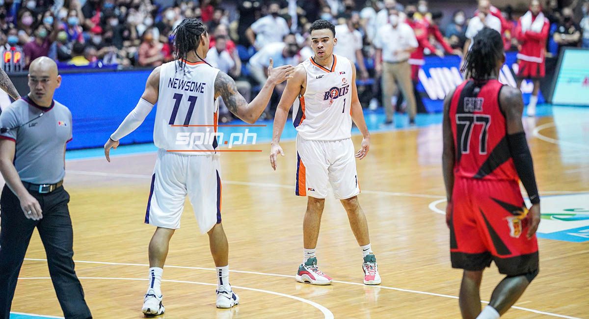 Aaron Black and Meralco teammate Chris Newsome in Game 6.