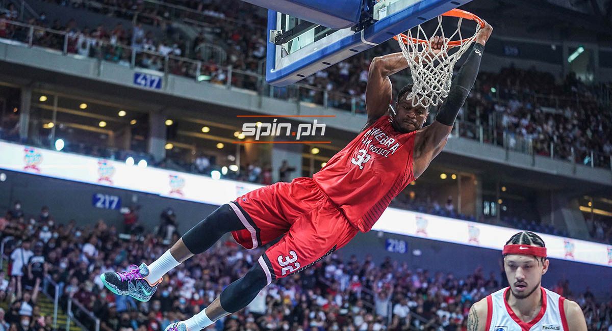 Justin Brownlee throws down a dunk against Bay Area in Game 3.