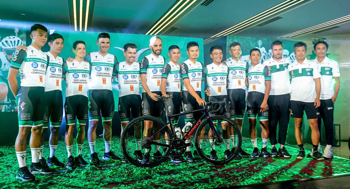 Equipe profissional de ciclismo da Victoria Sports compete em corridas no exterior