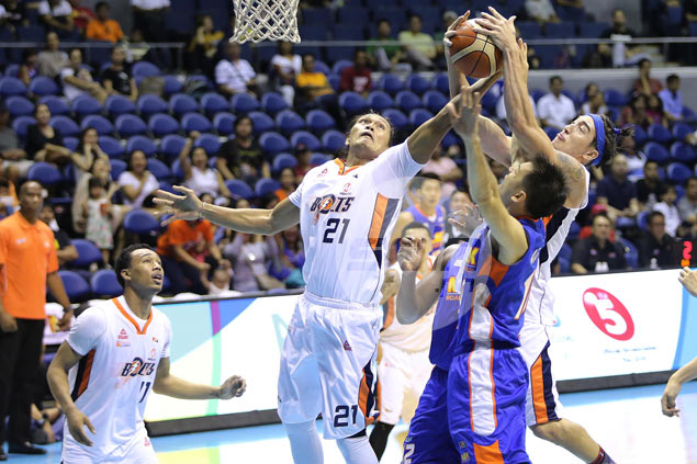 Veteran Reynel Hugnatan picks perfect time to shine as Arinze Onuaku shackled anew