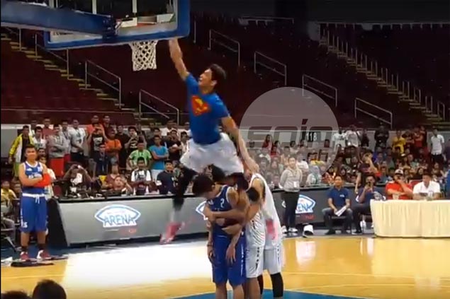 WATCH: Ricci Rivero soars over teammates to claim NBTC Slam Dunk crown